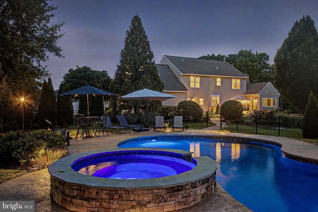 3821 FOUNTAIN CIRCLE