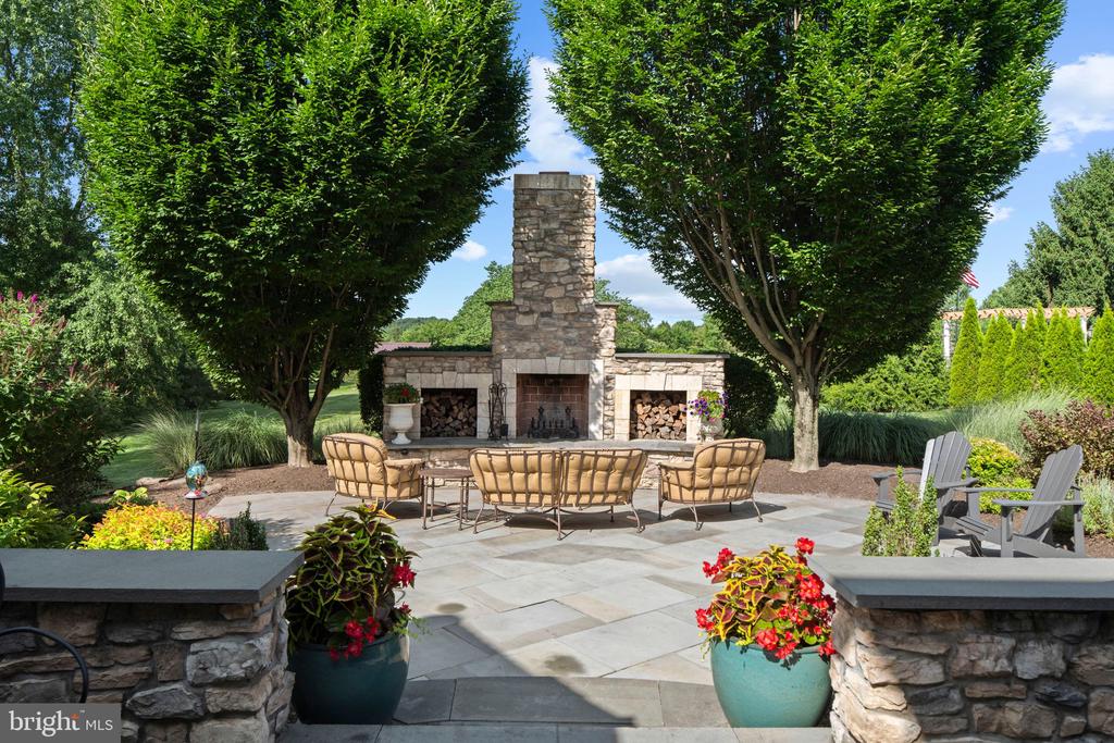 3821 FOUNTAIN CIRCLE