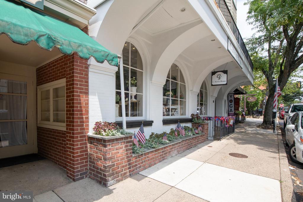 110 E ASHLAND STREET