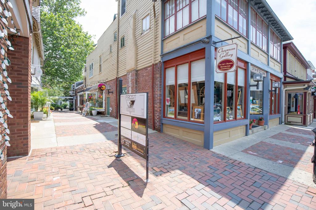 110 E ASHLAND STREET