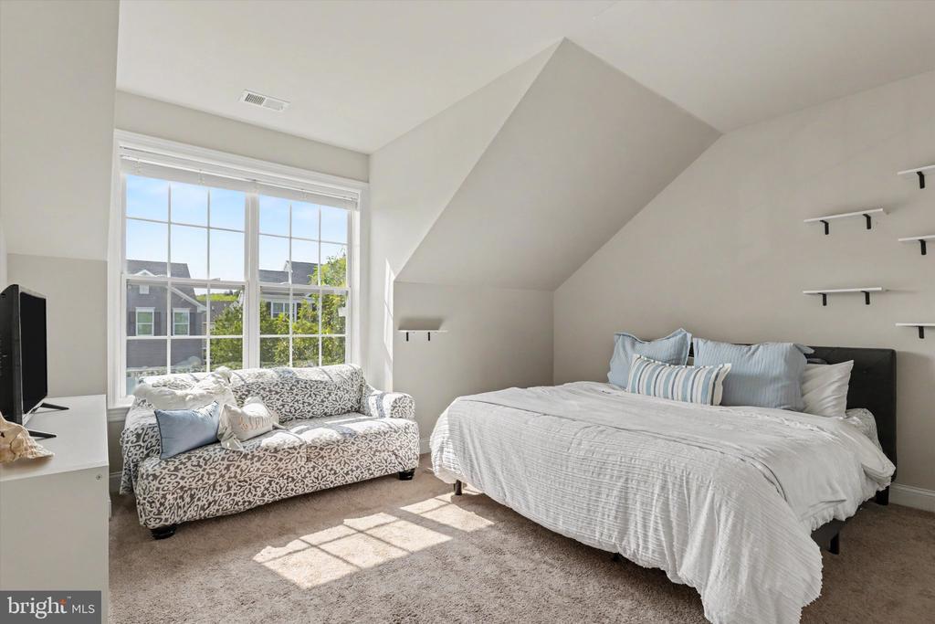 7 PETTITS BRIDGE ROAD