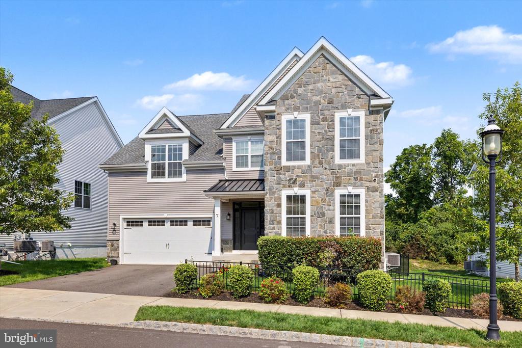 7 PETTITS BRIDGE ROAD