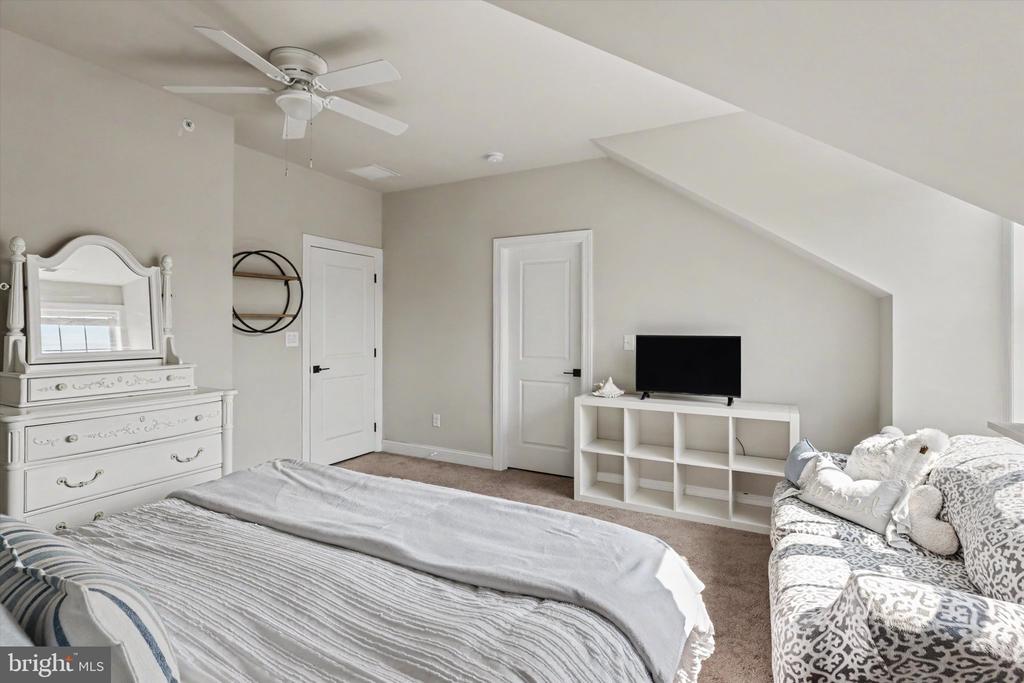 7 PETTITS BRIDGE ROAD
