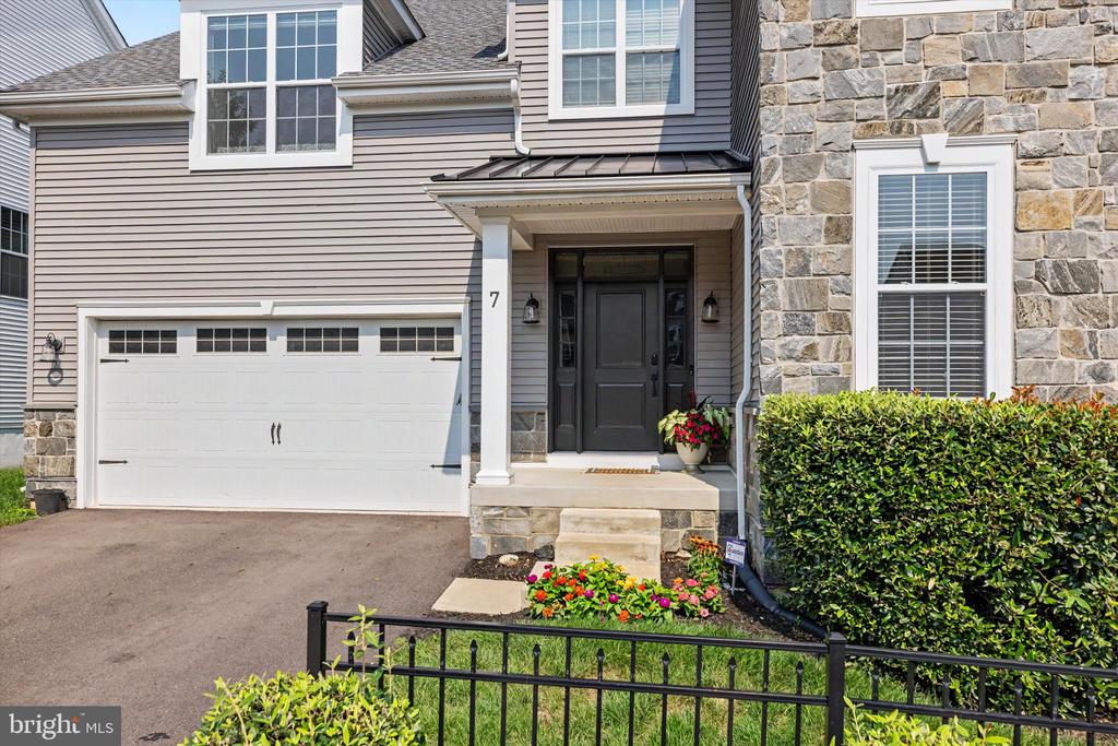 7 PETTITS BRIDGE ROAD