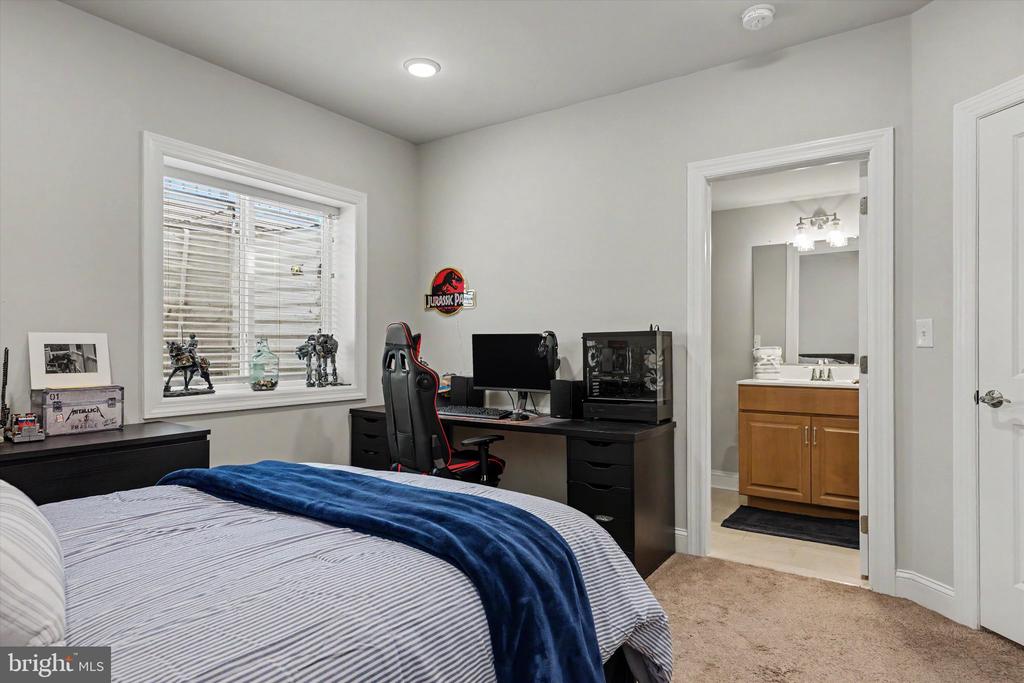 7 PETTITS BRIDGE ROAD