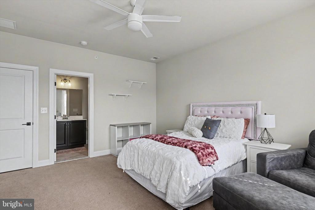 7 PETTITS BRIDGE ROAD