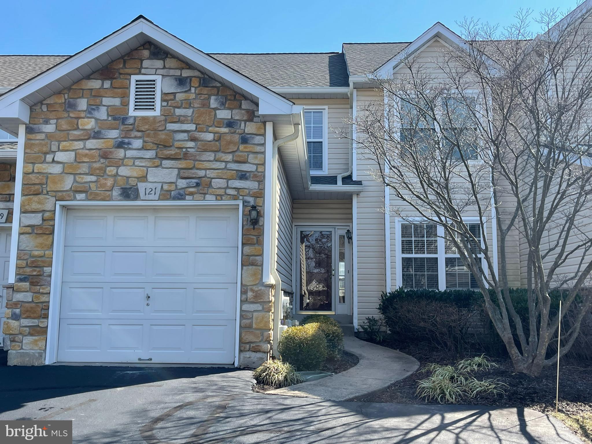 121 GLENEAGLES DRIVE