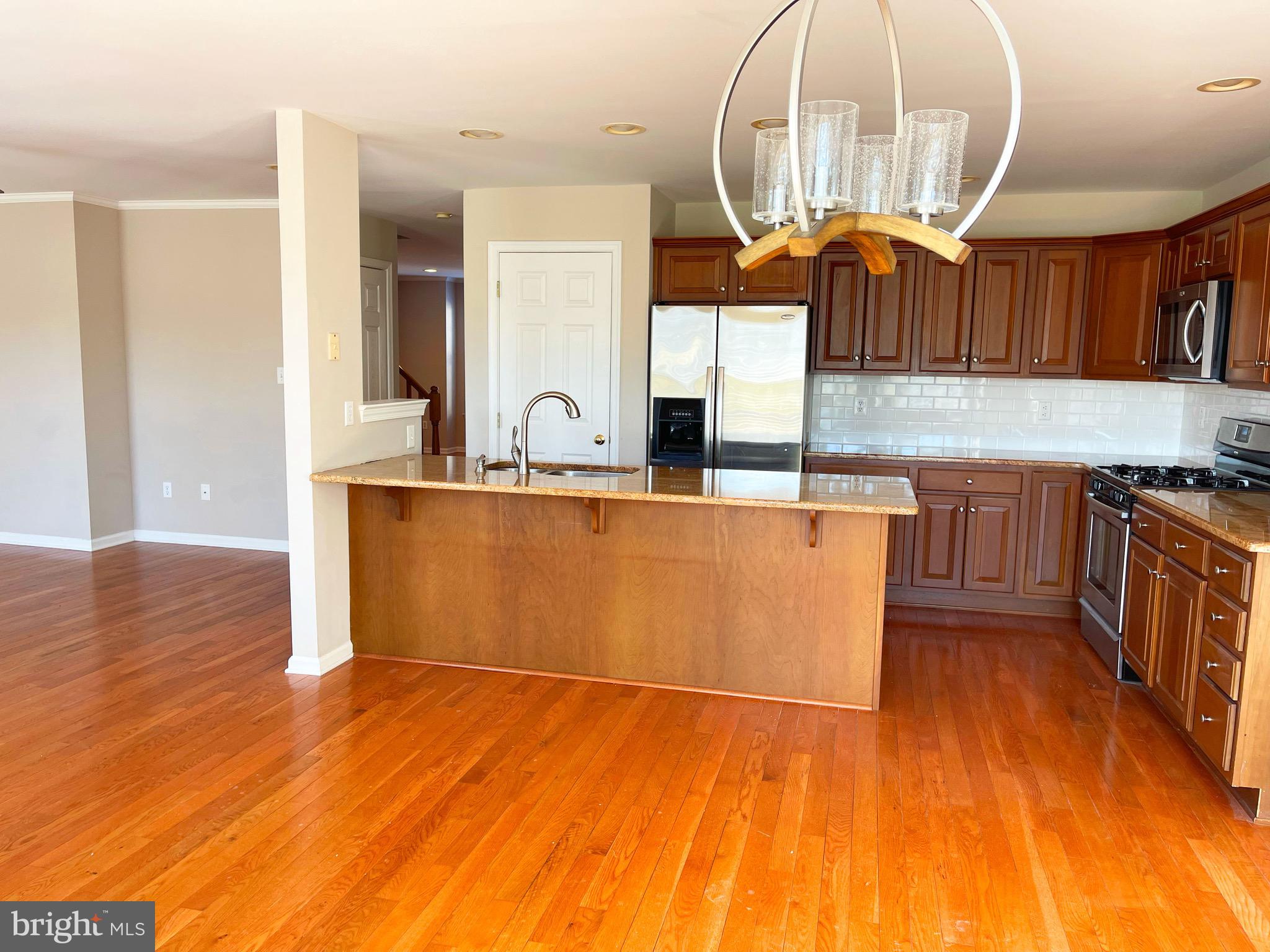 121 GLENEAGLES DRIVE