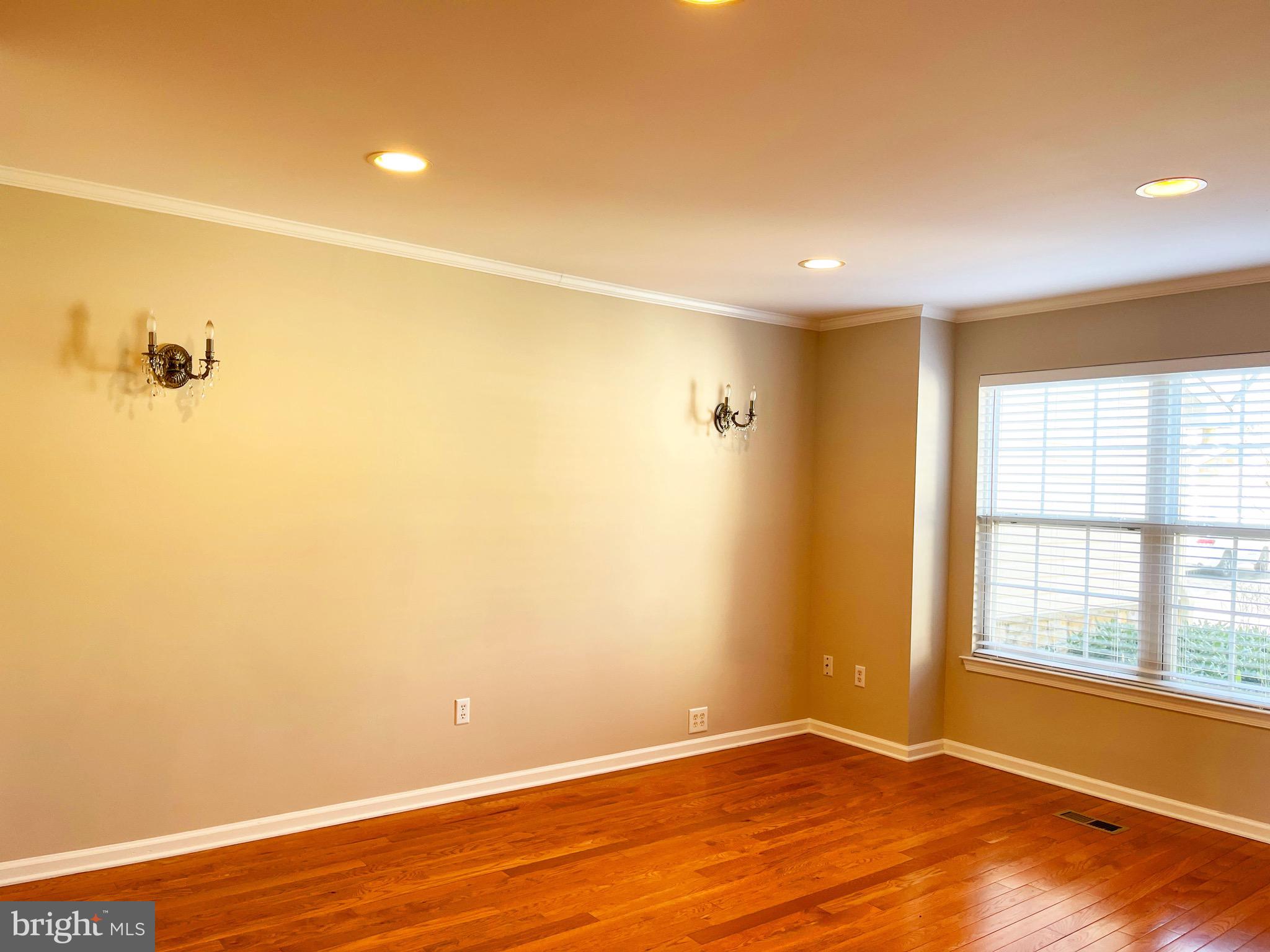 121 GLENEAGLES DRIVE