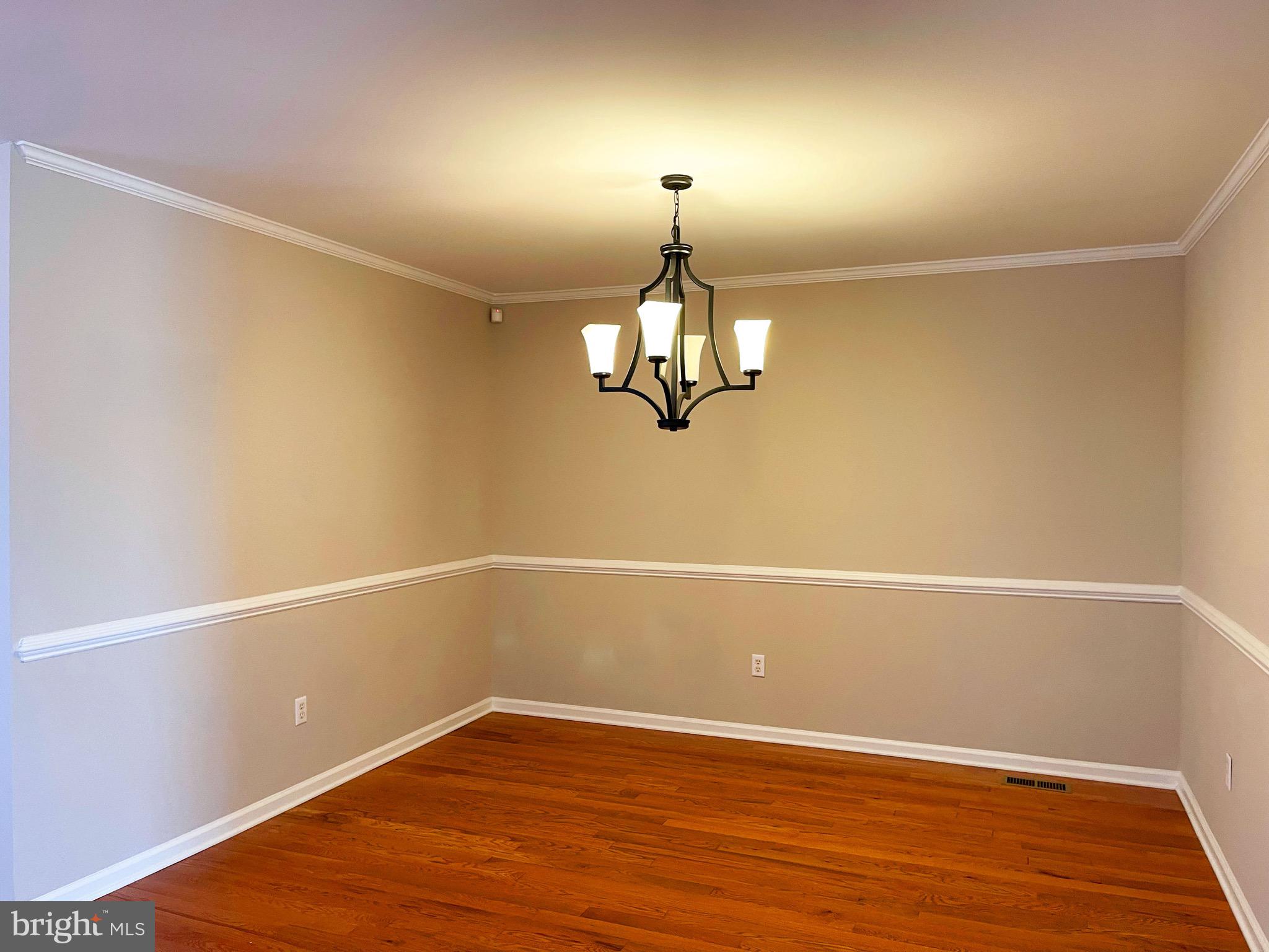 121 GLENEAGLES DRIVE