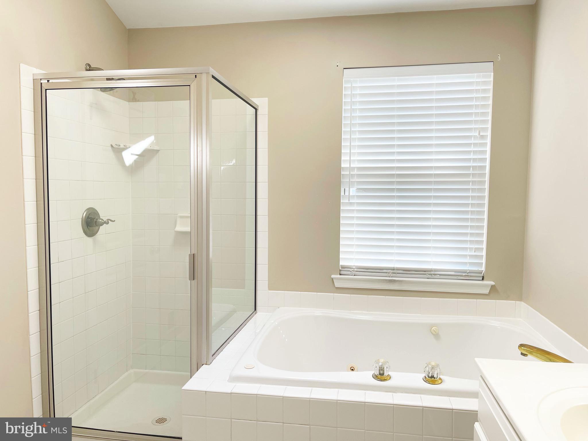 121 GLENEAGLES DRIVE