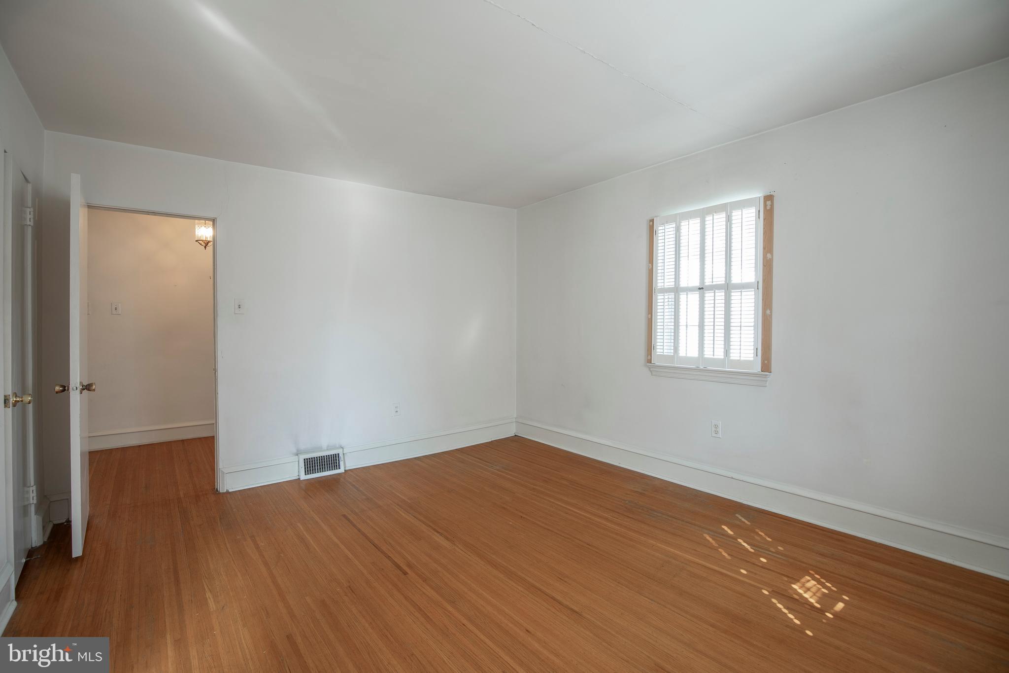 7603 WOODLAWN AVENUE