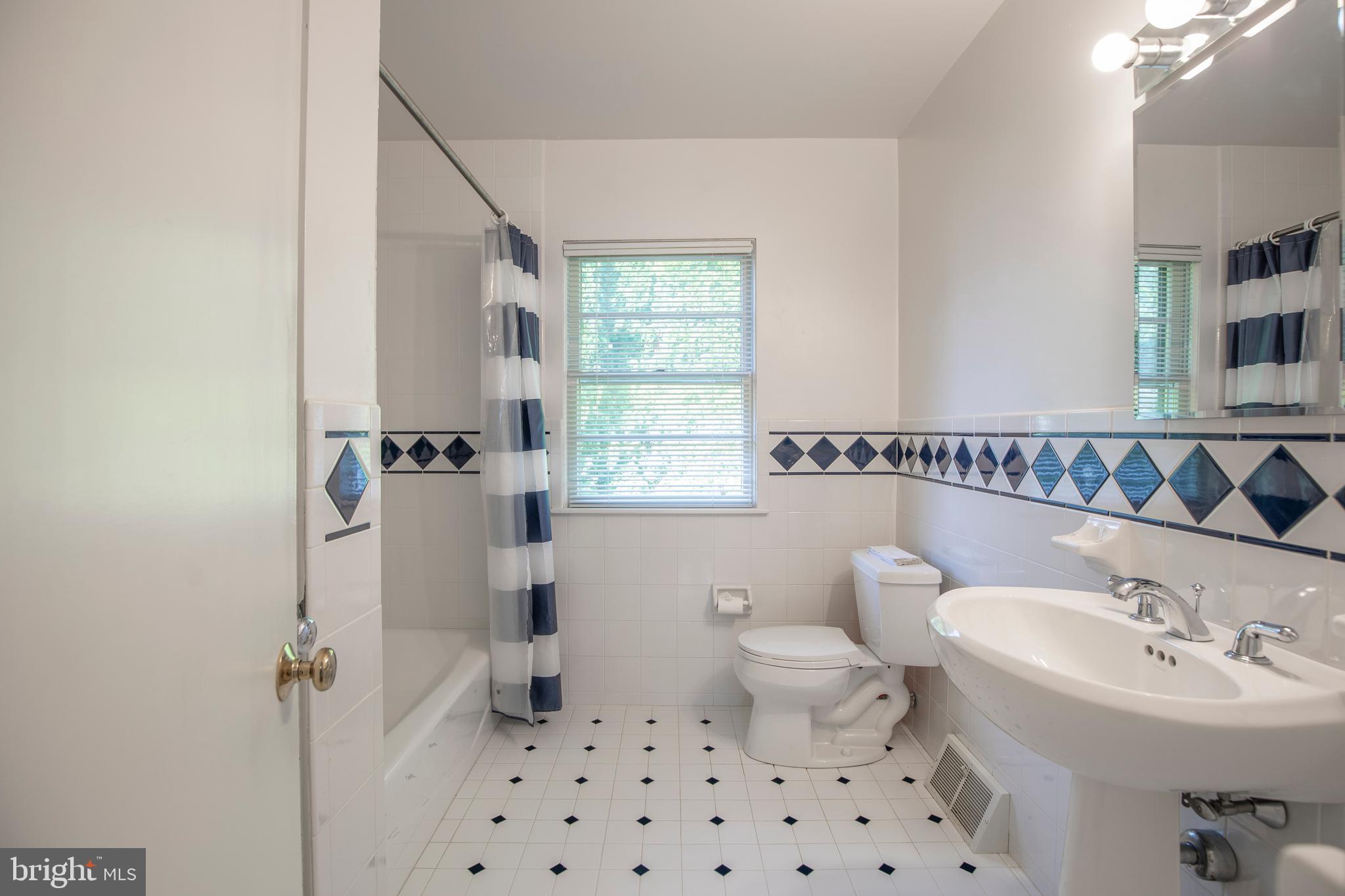 7603 WOODLAWN AVENUE