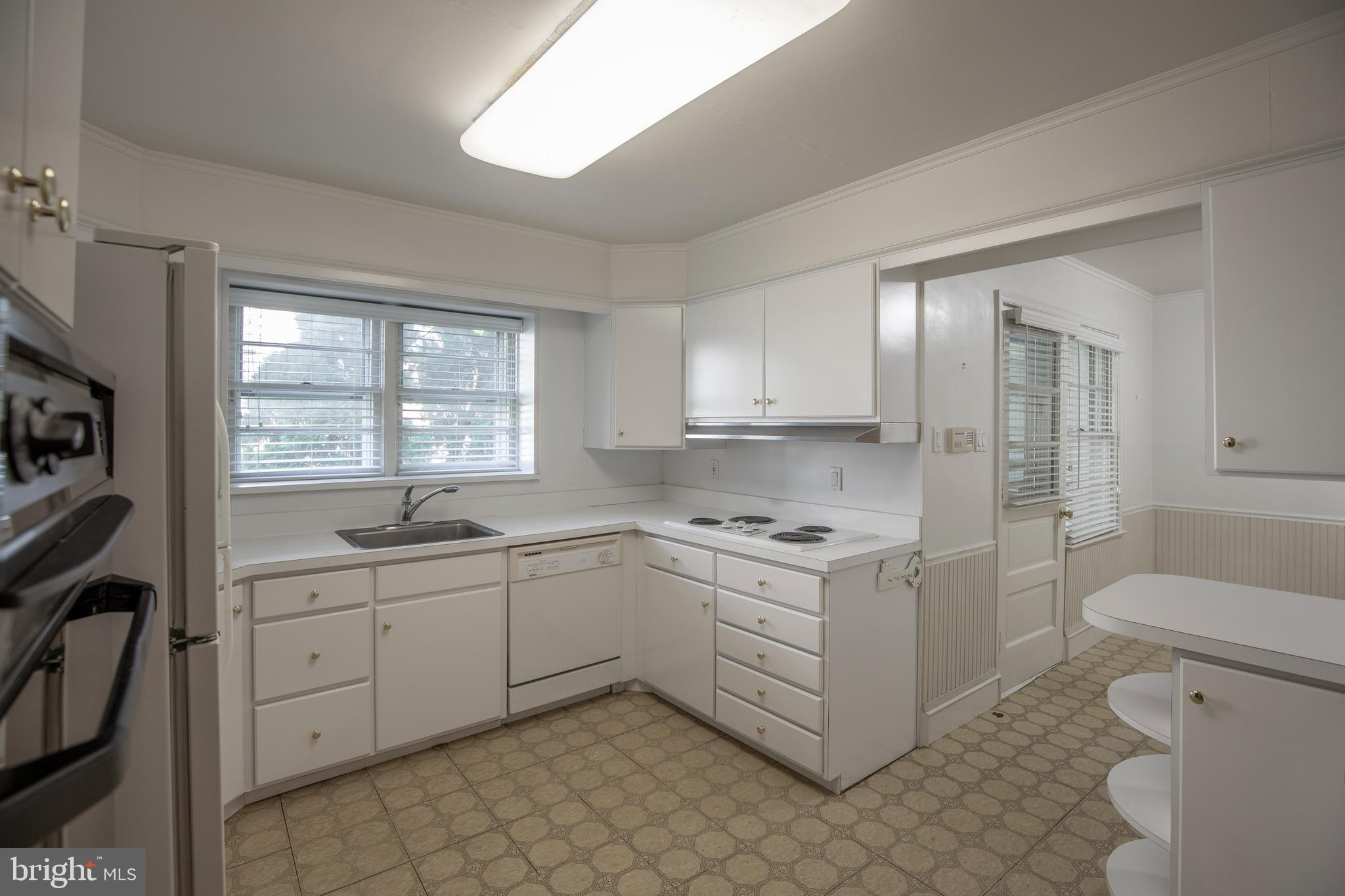 7603 WOODLAWN AVENUE