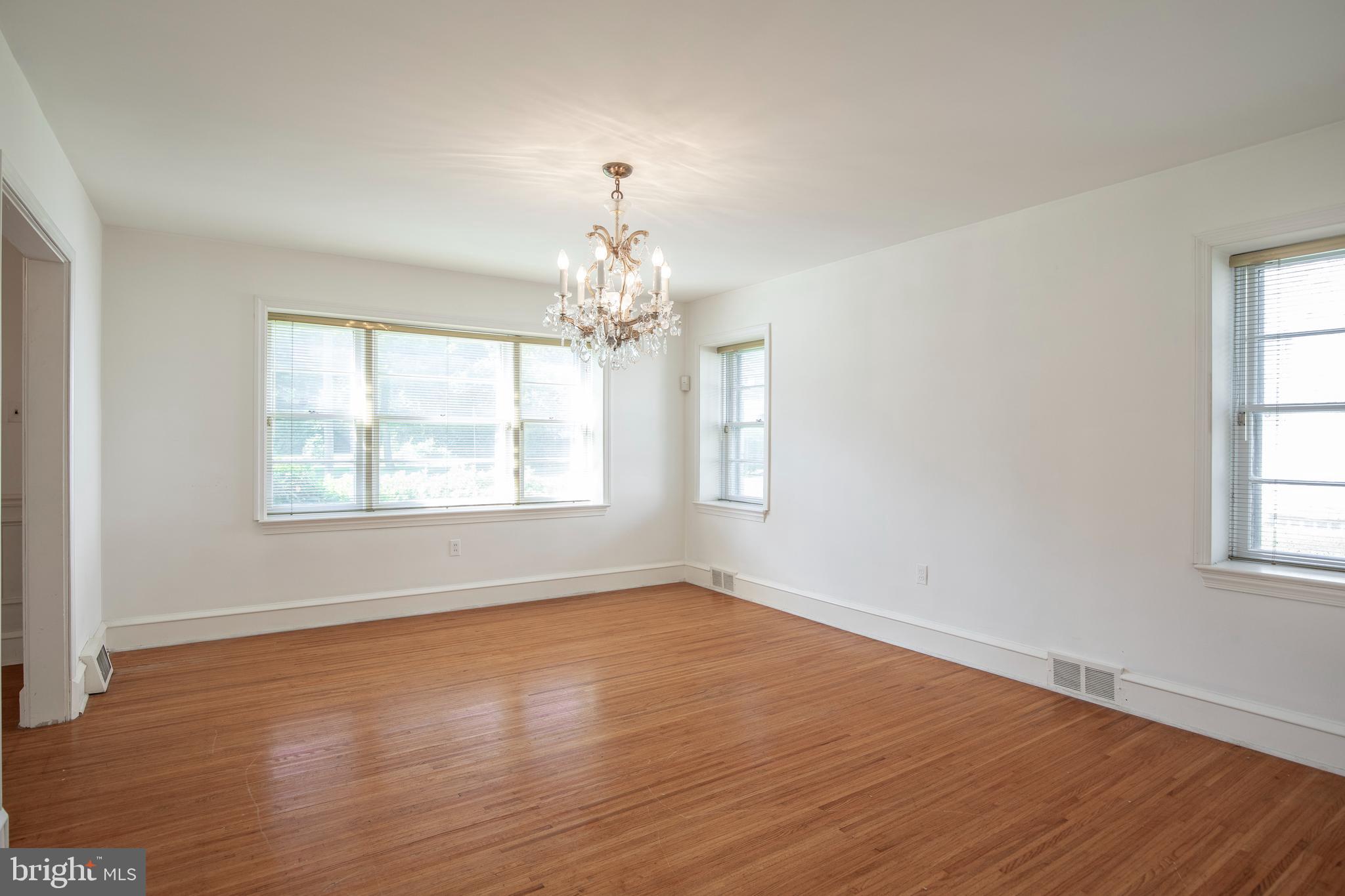 7603 WOODLAWN AVENUE