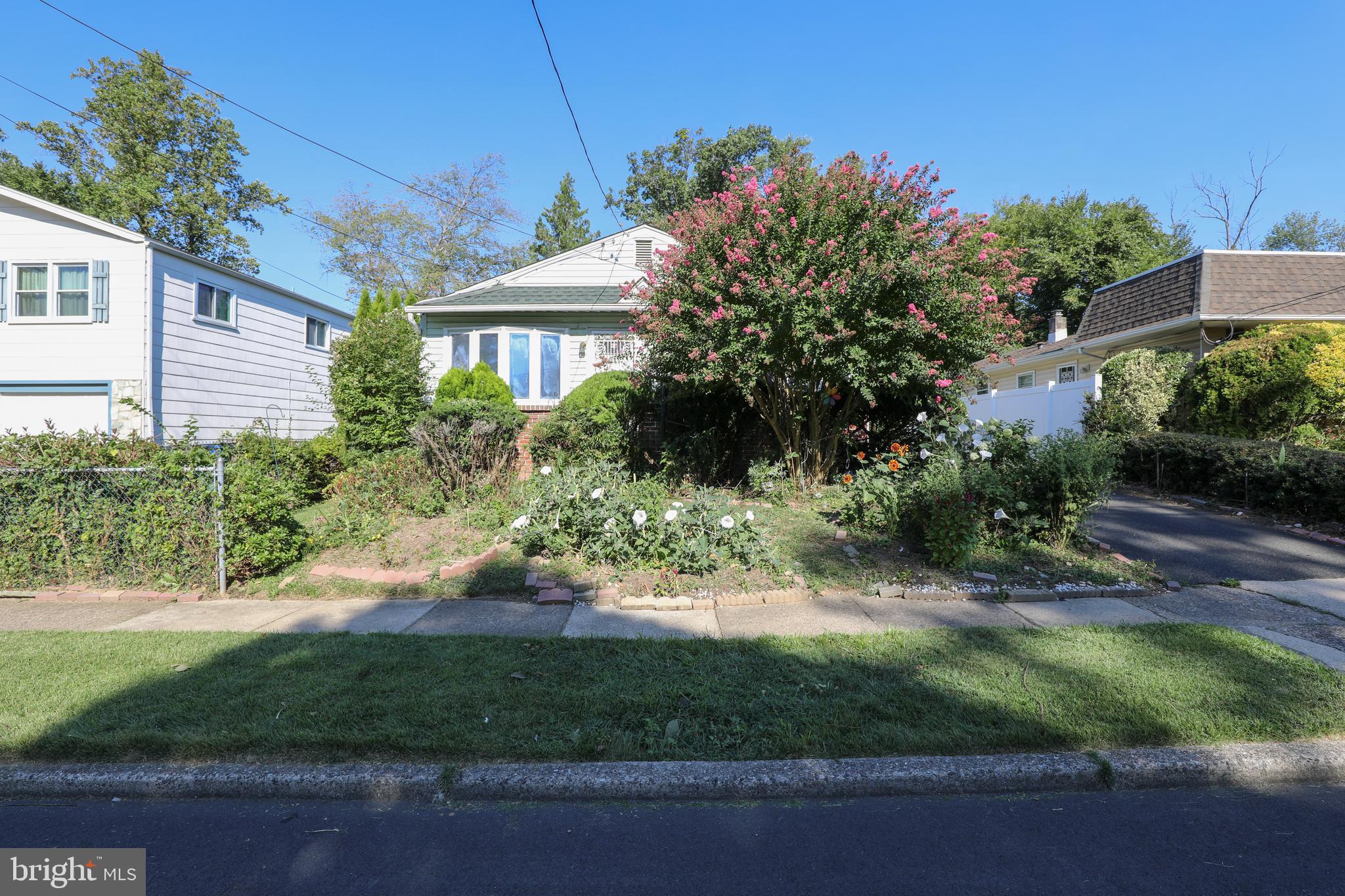 1570 COOLIDGE AVENUE