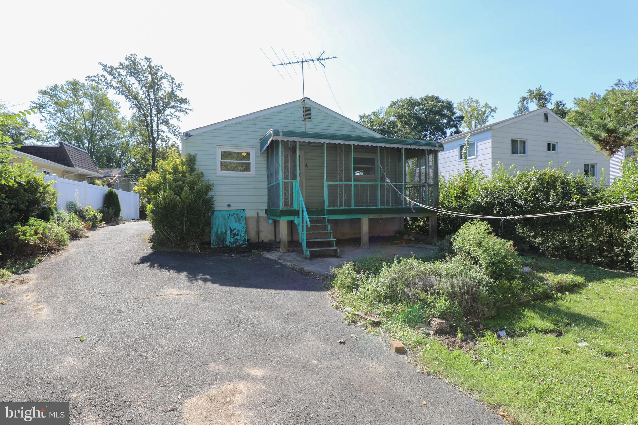 1570 COOLIDGE AVENUE