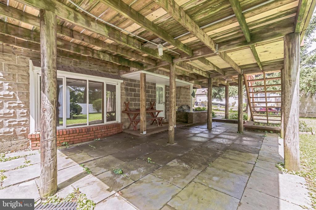 35 WILLIAMS LANE