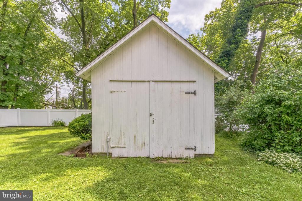 35 WILLIAMS LANE