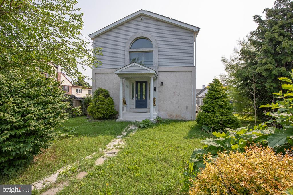 214 CROOKED LANE