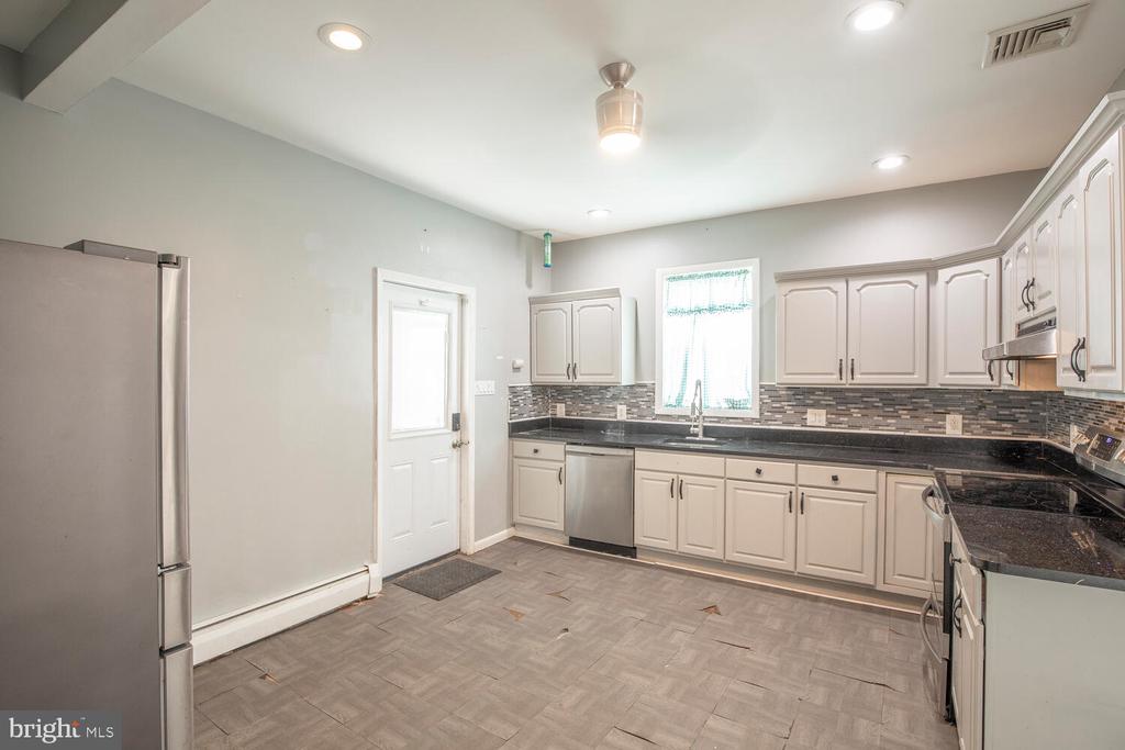 214 CROOKED LANE