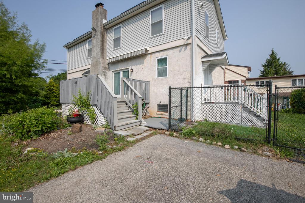 214 CROOKED LANE