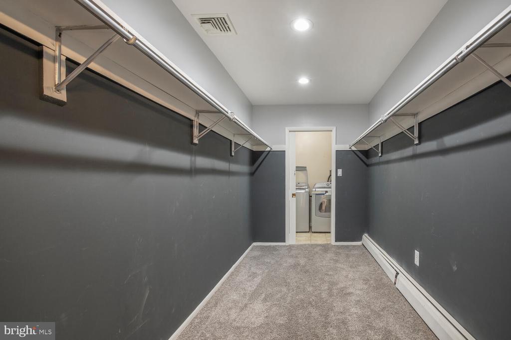 214 CROOKED LANE