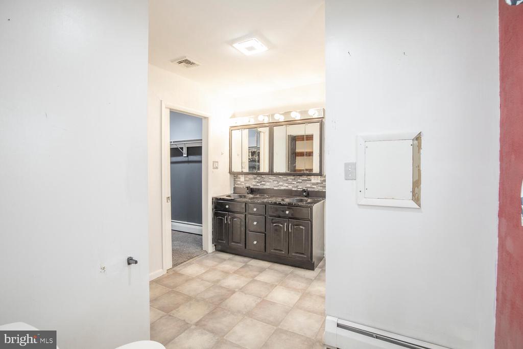 214 CROOKED LANE