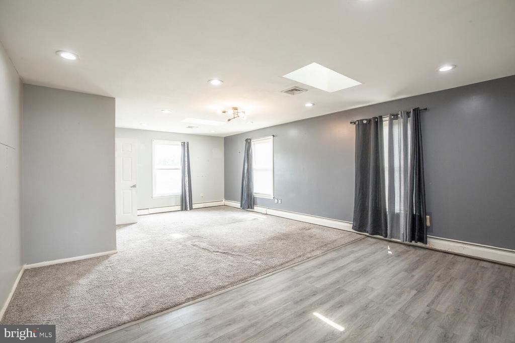 214 CROOKED LANE