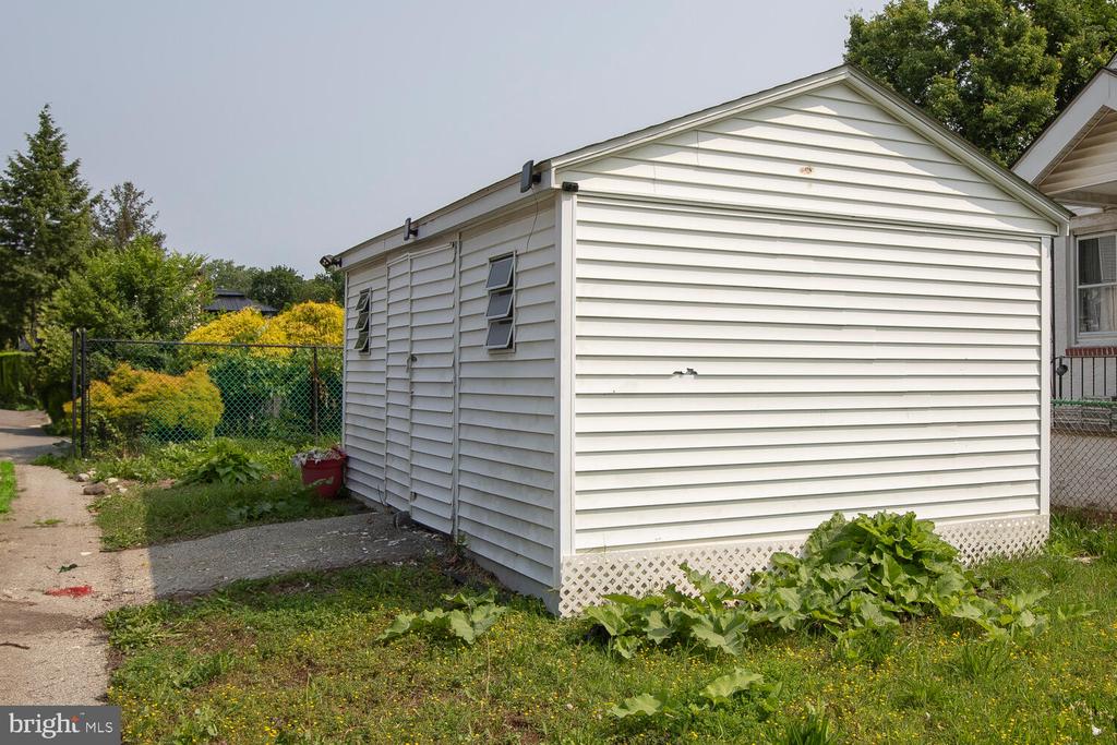 214 CROOKED LANE