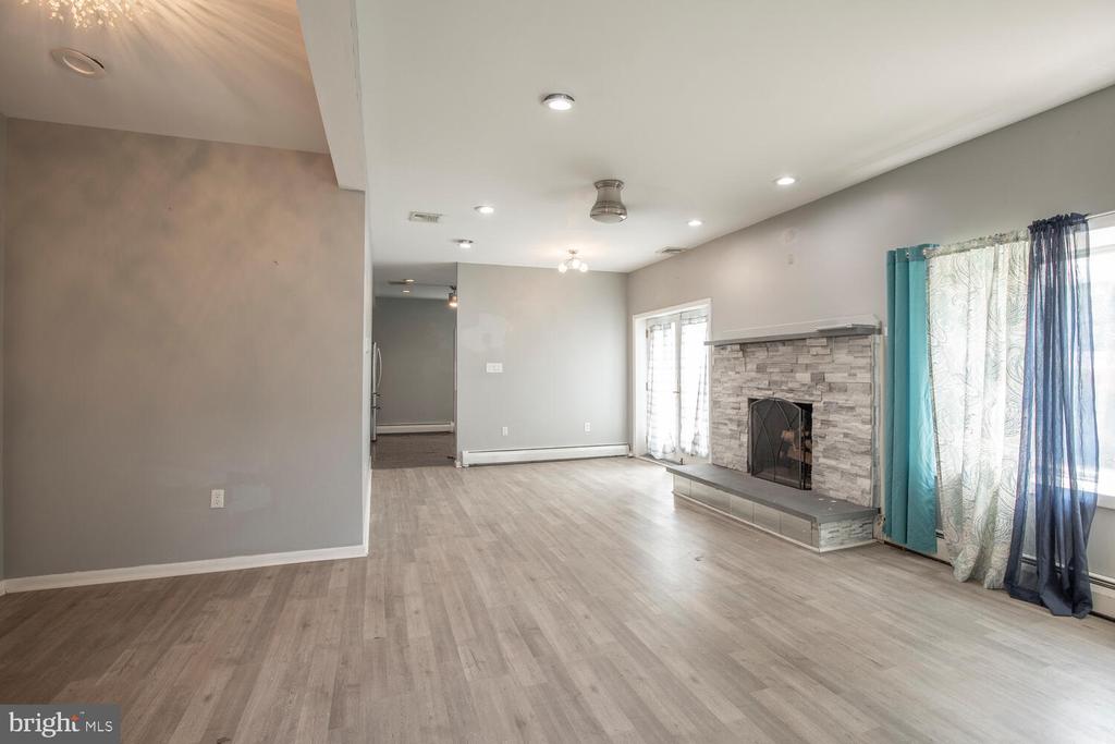 214 CROOKED LANE
