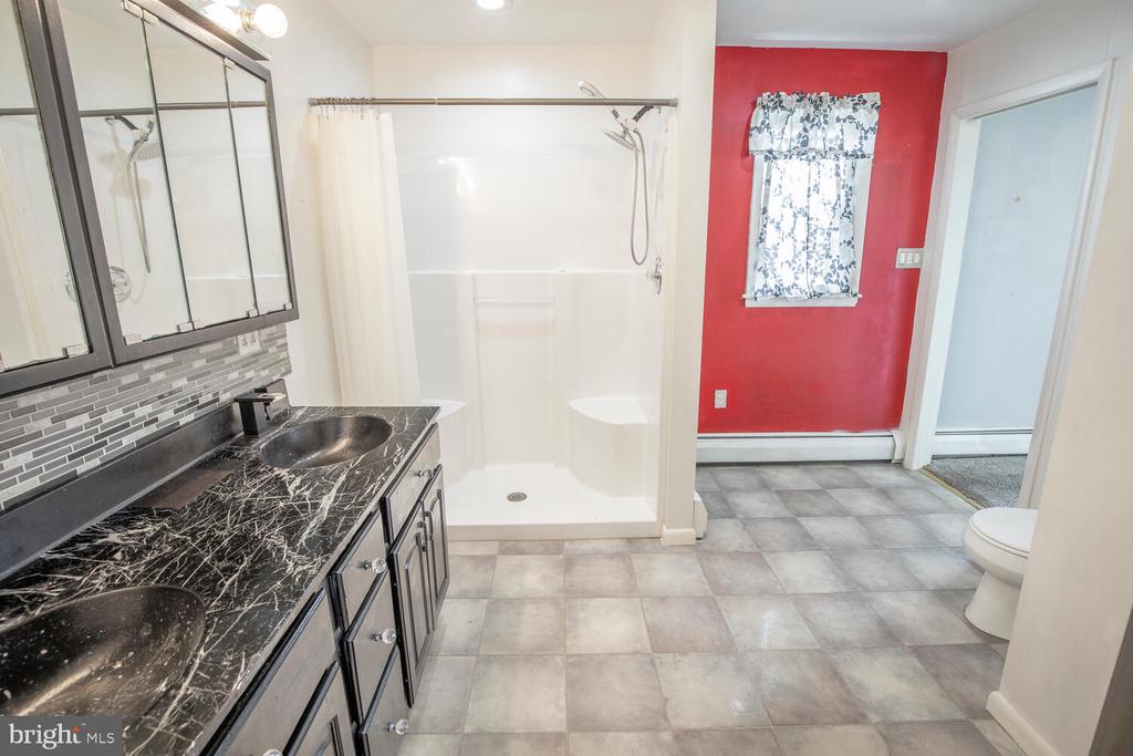 214 CROOKED LANE