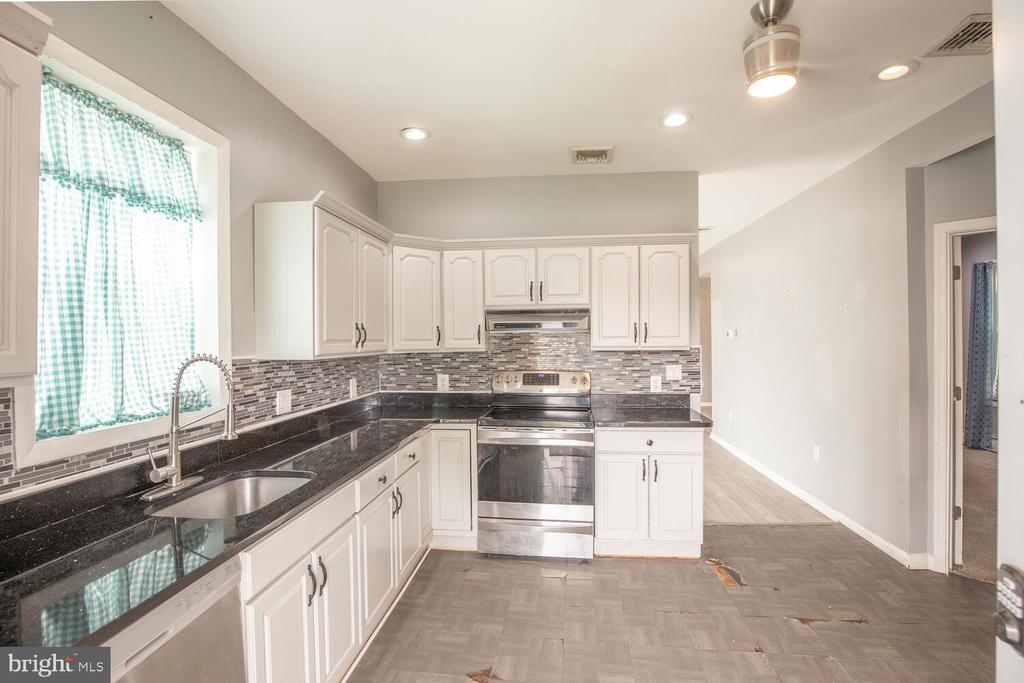 214 CROOKED LANE