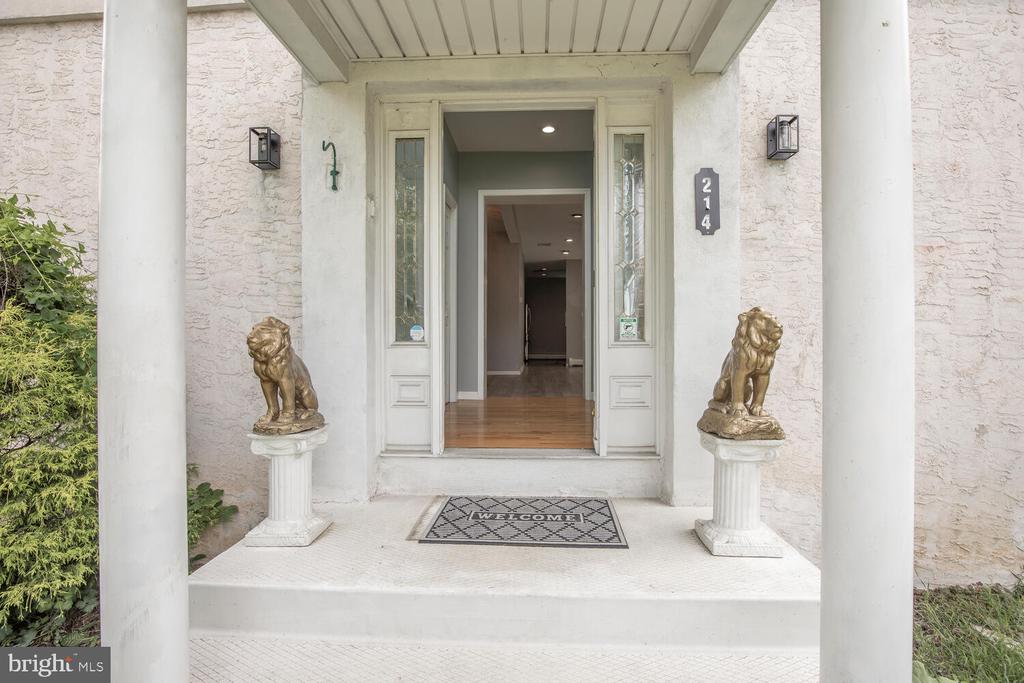 214 CROOKED LANE