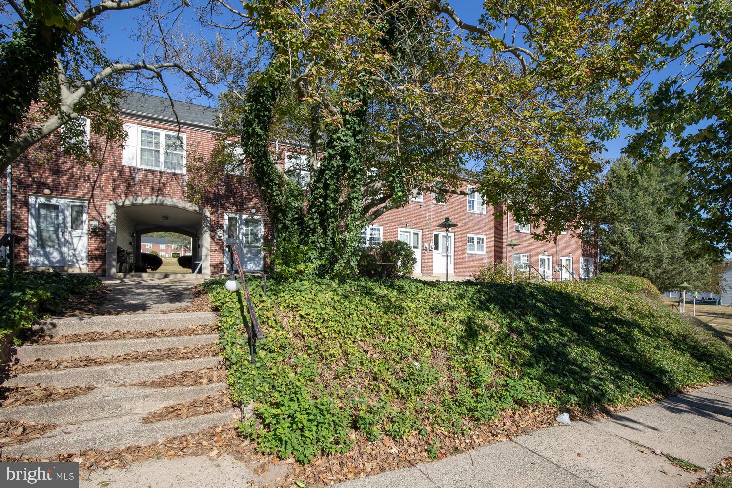 200 MAPLEWOOD DRIVE CONDO 4