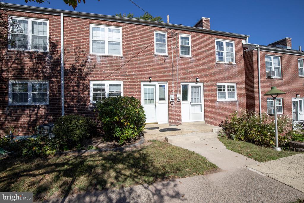 200 MAPLEWOOD DRIVE CONDO 4
