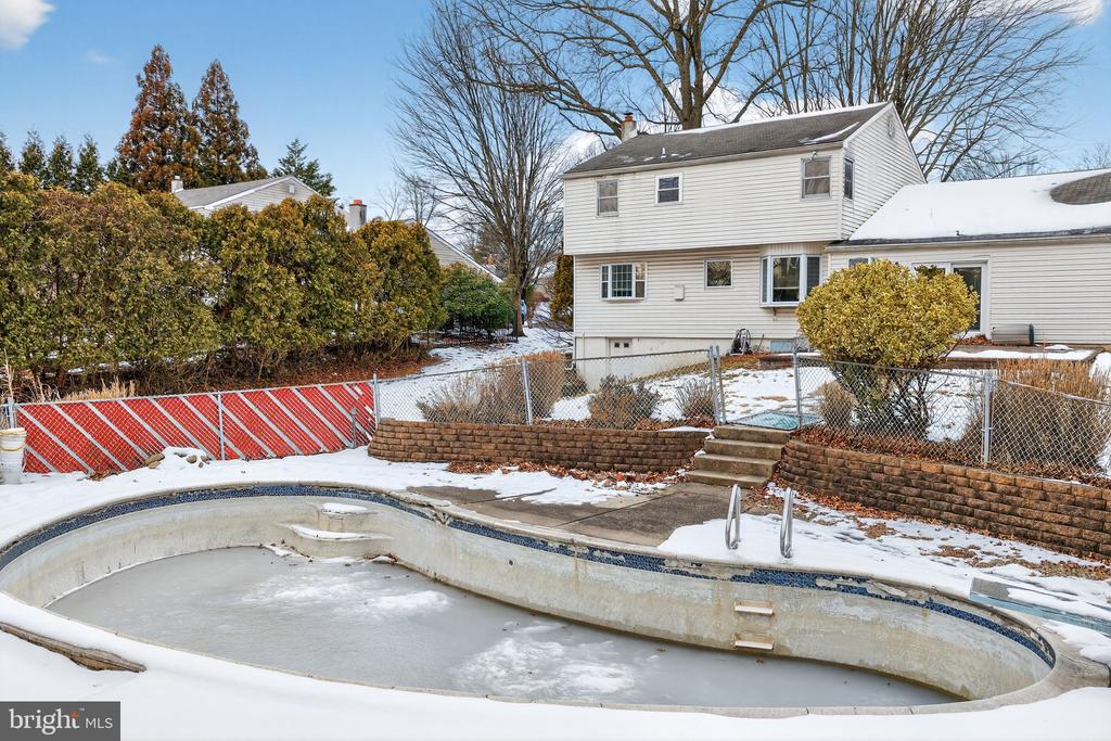 536 LEXINGTON LANE