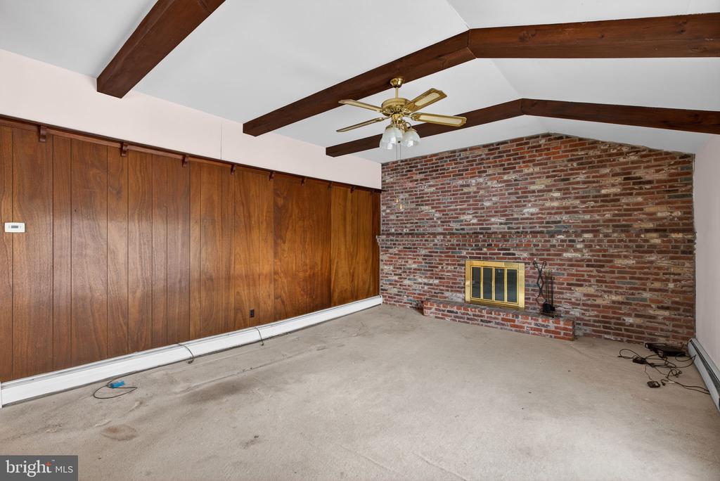 536 LEXINGTON LANE