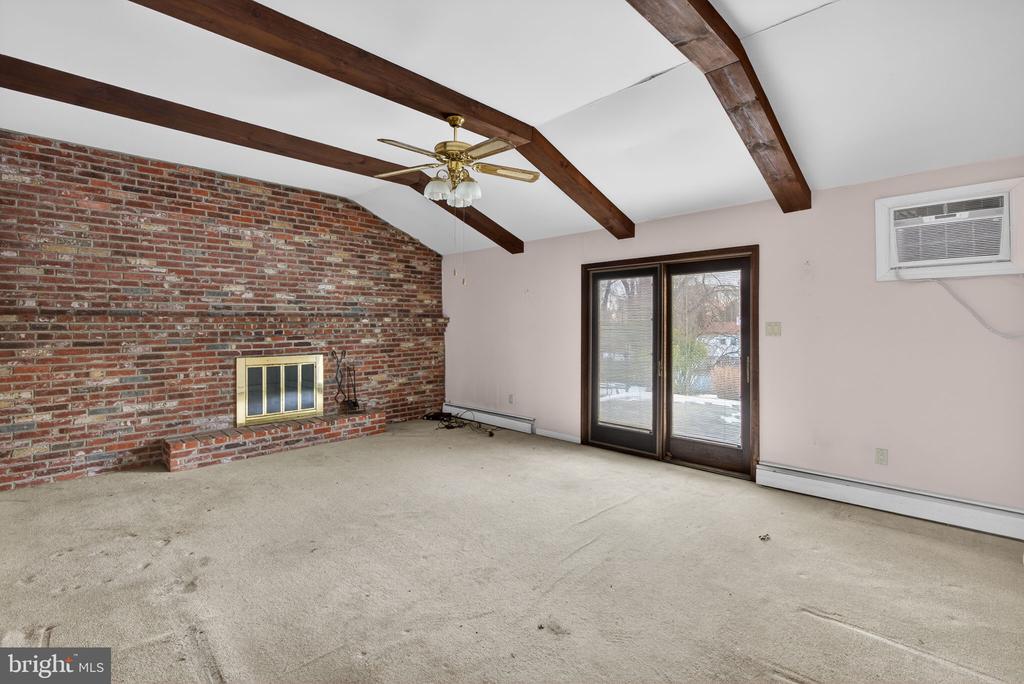 536 LEXINGTON LANE