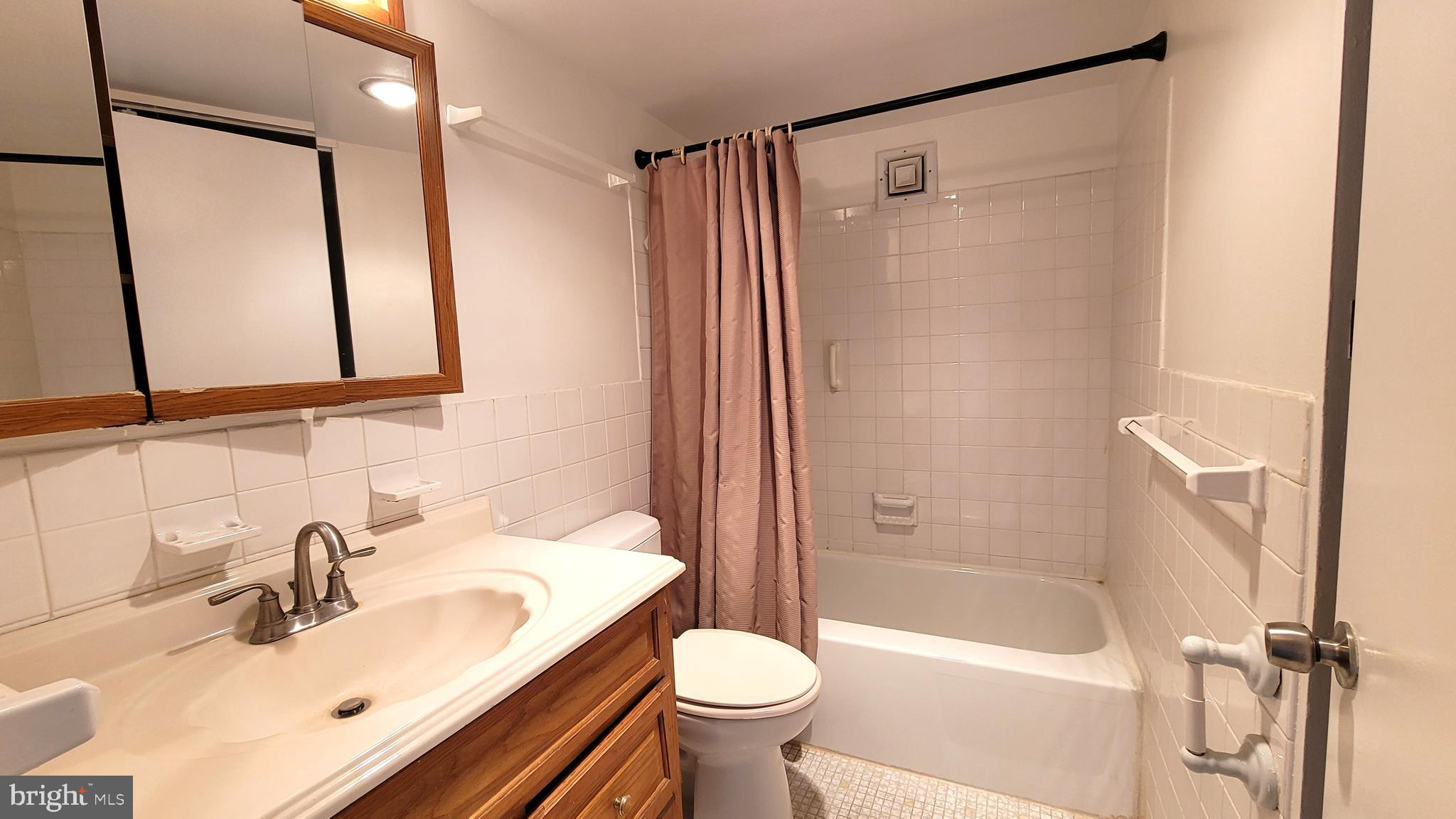 3600 CONSHOHOCKEN AVENUE 1806