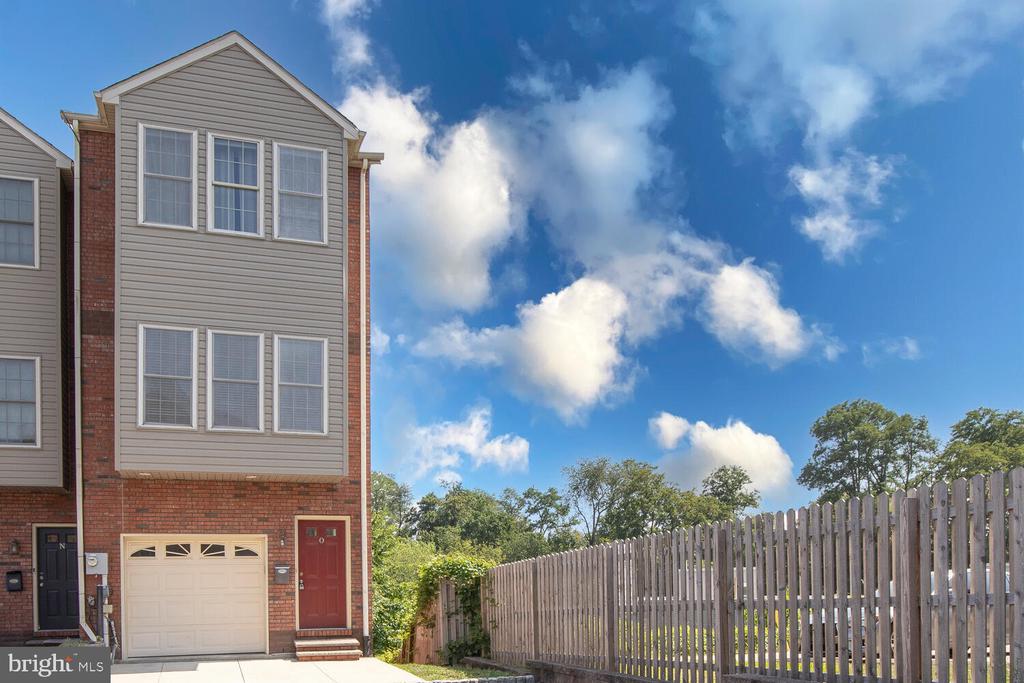 635 DUPONT STREET O