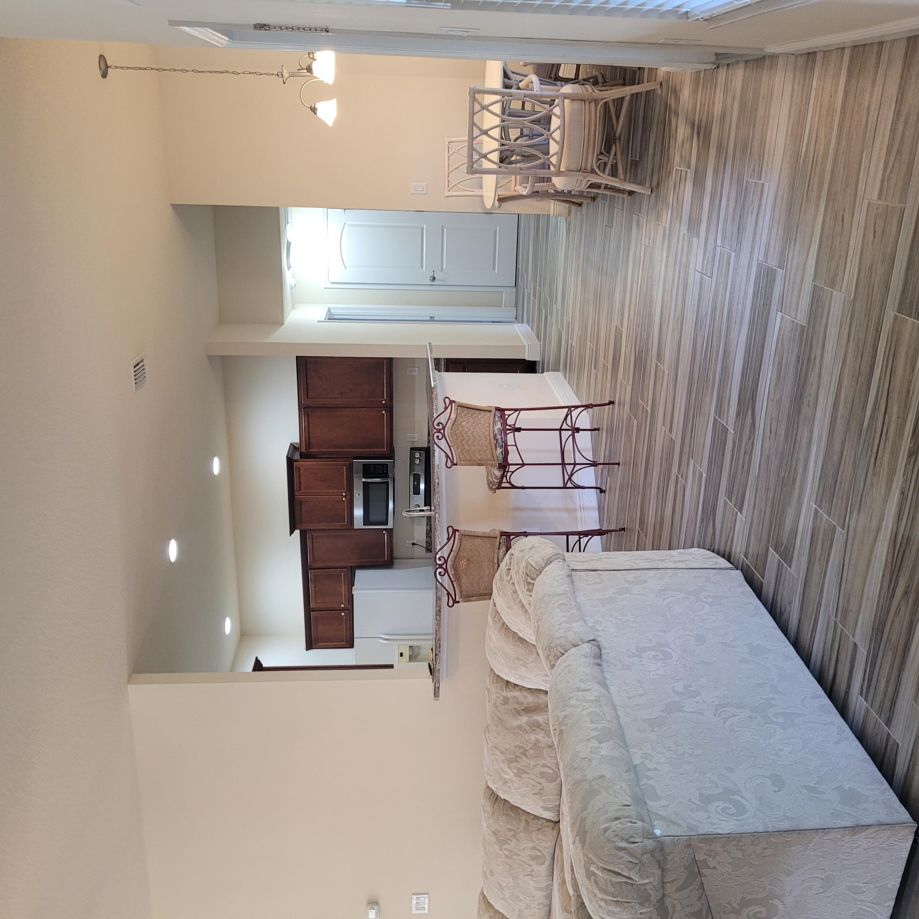 737 Atlantis Road SE