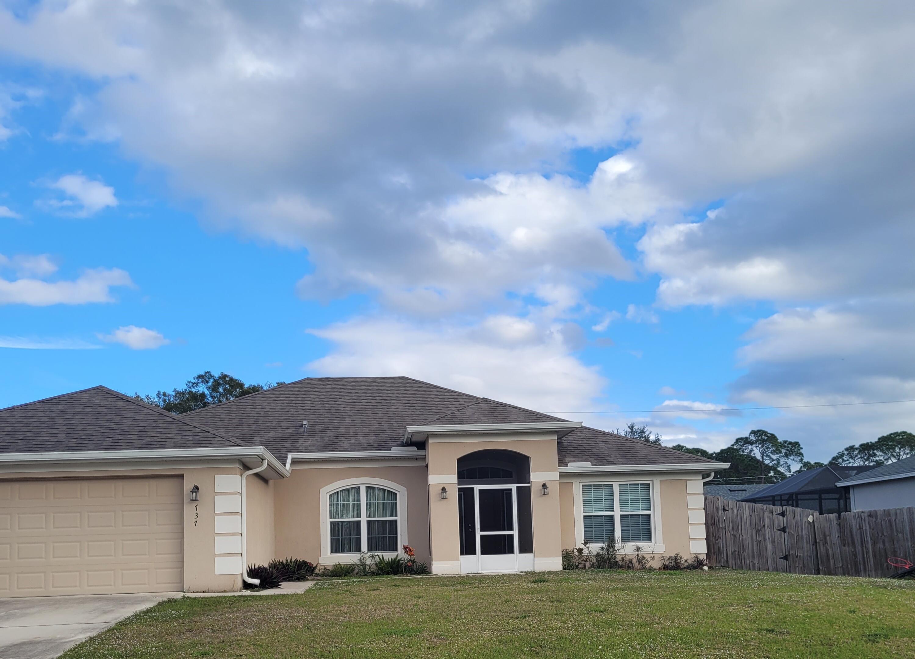 737 Atlantis Road SE