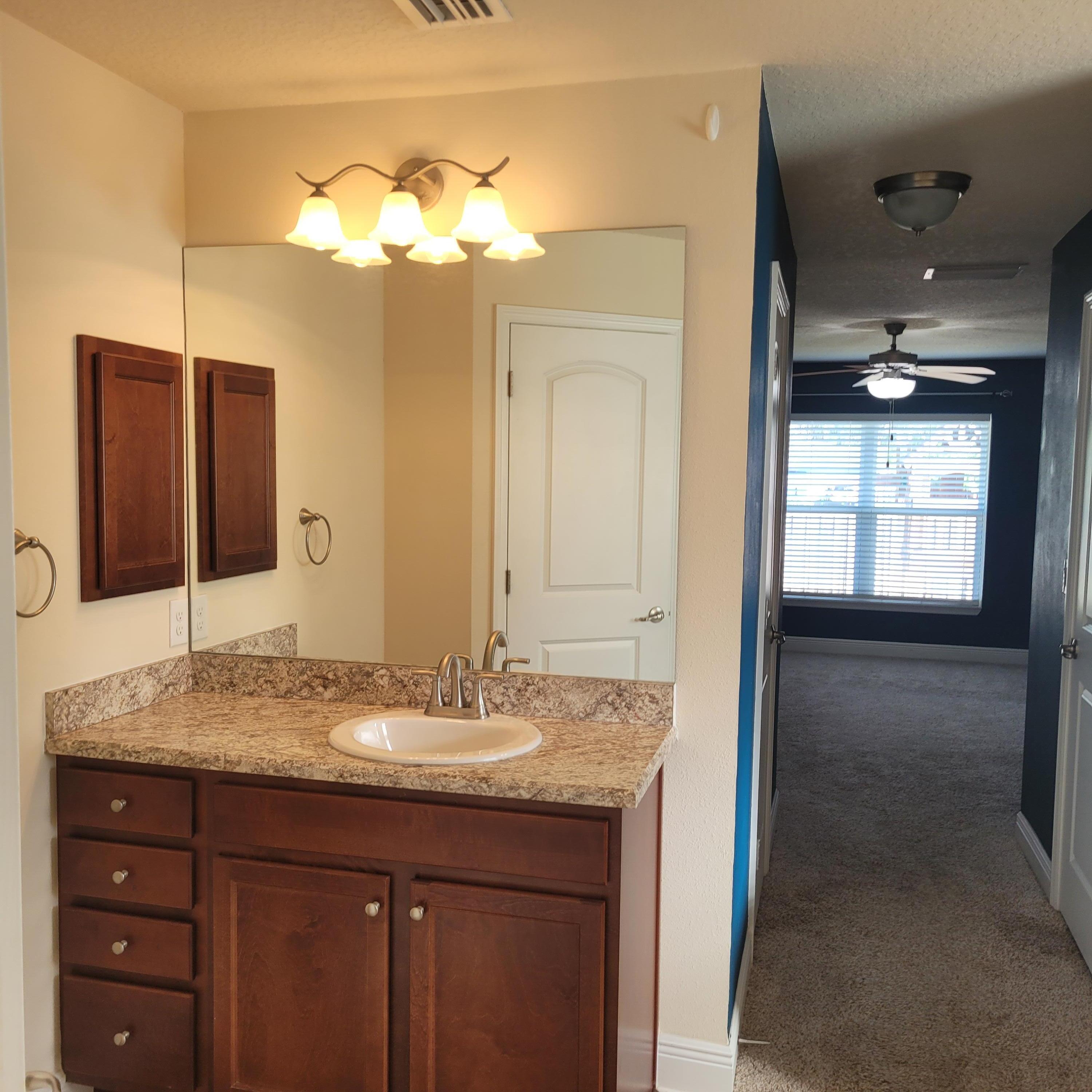 737 Atlantis Road SE