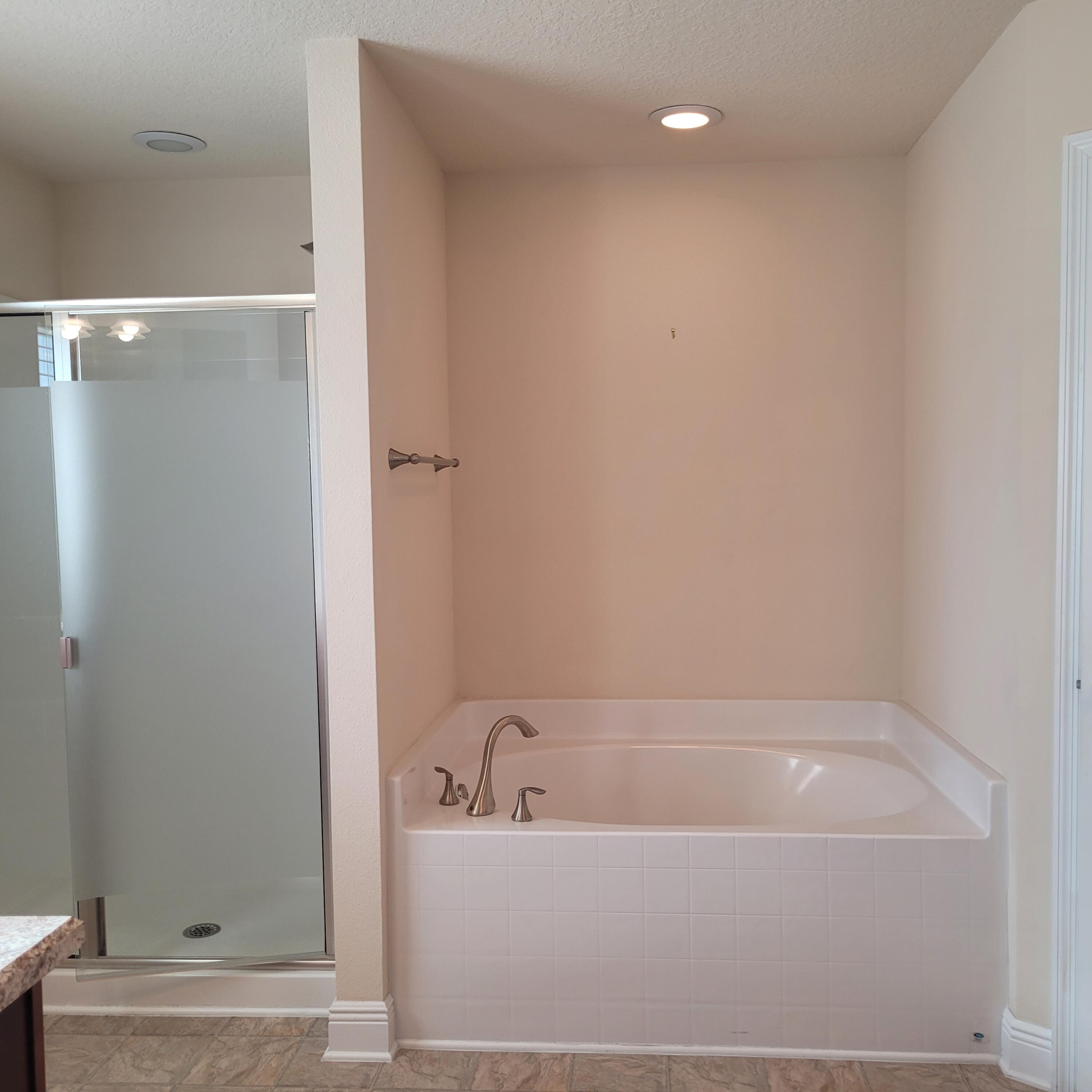 737 Atlantis Road SE