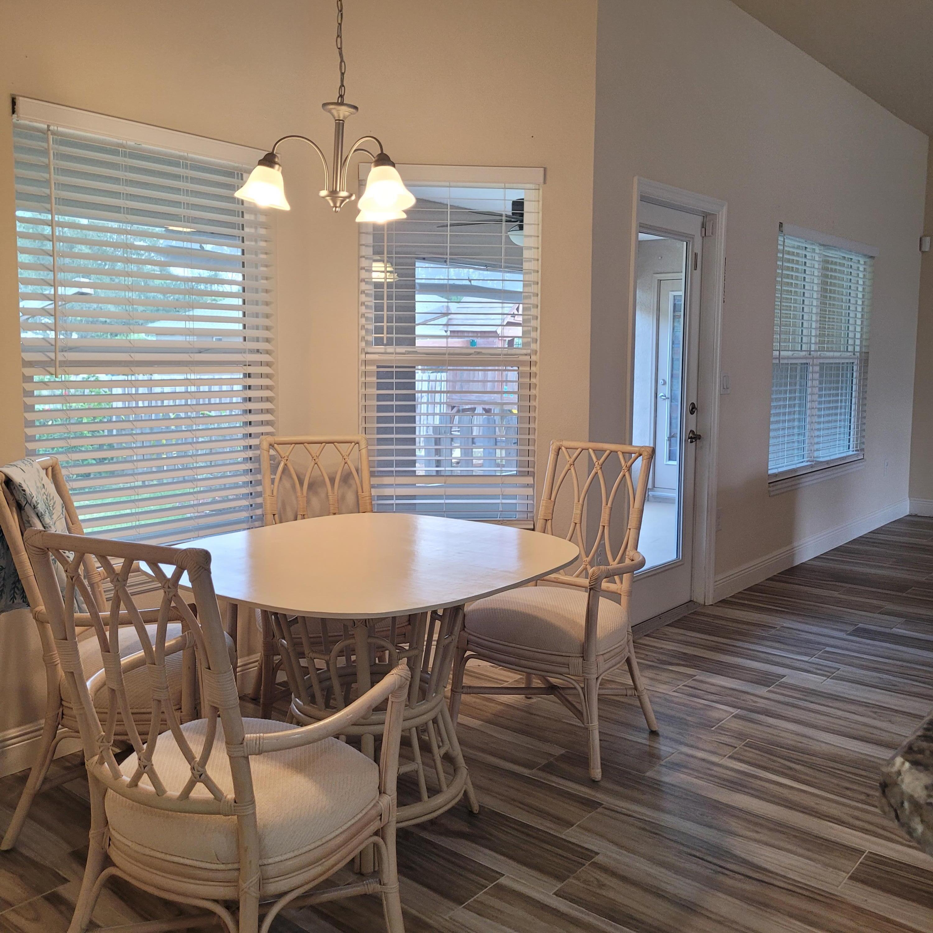 737 Atlantis Road SE