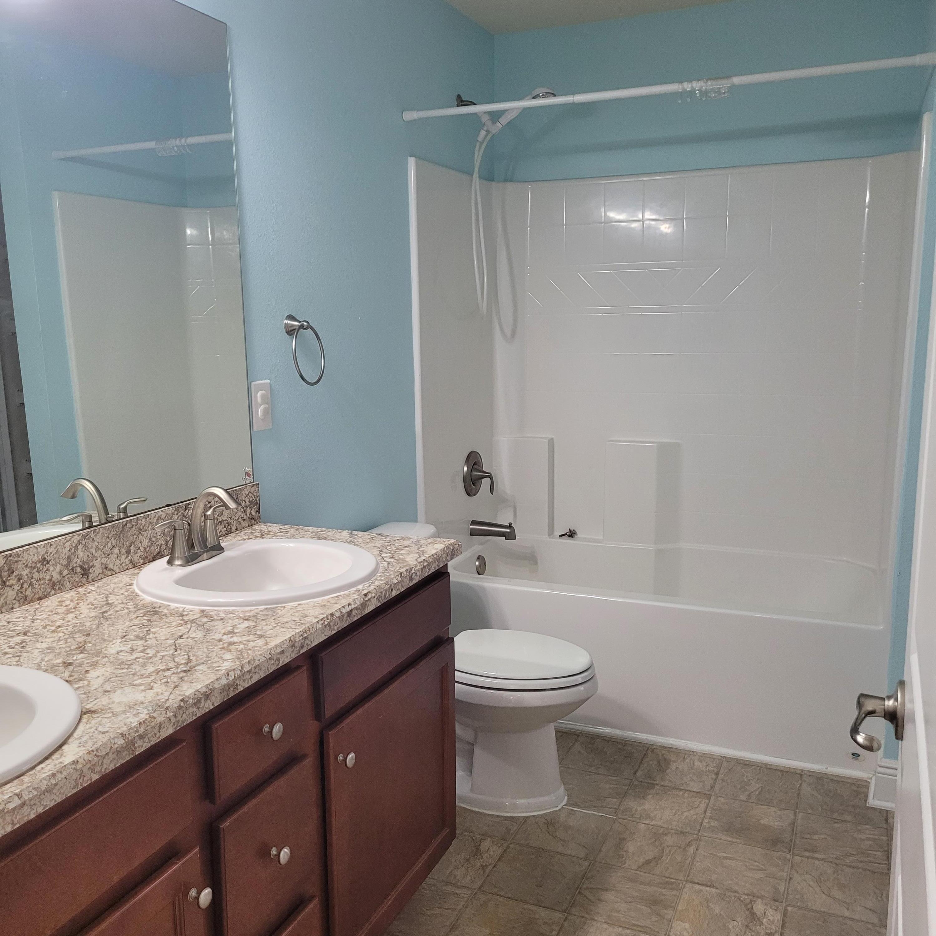 737 Atlantis Road SE