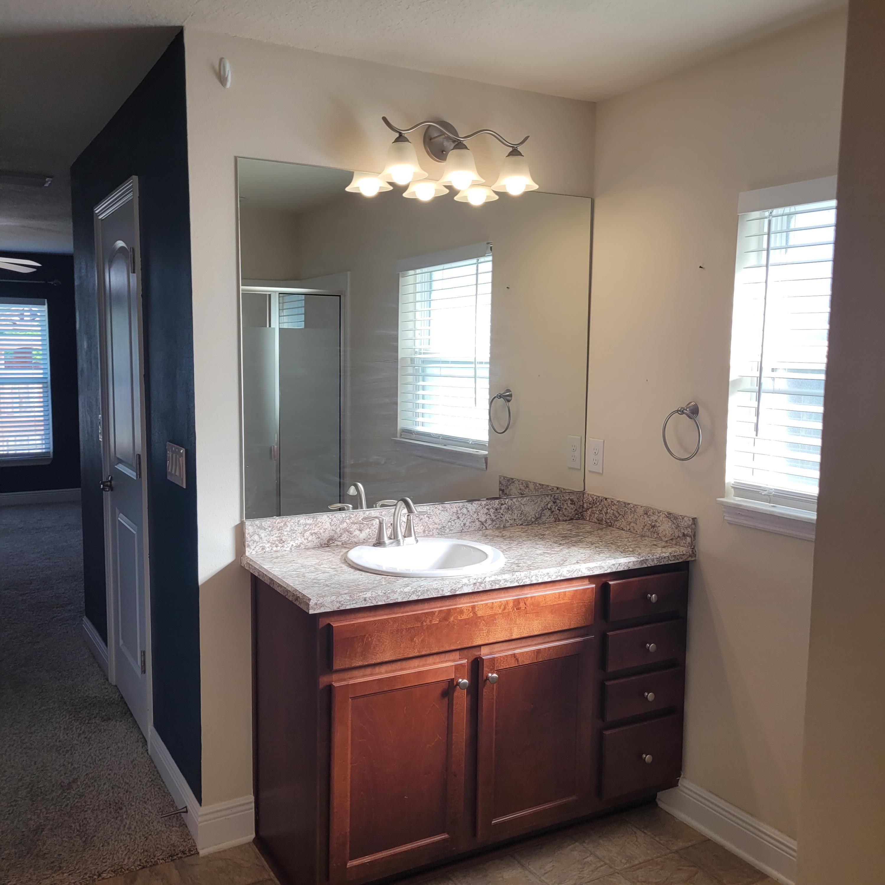 737 Atlantis Road SE