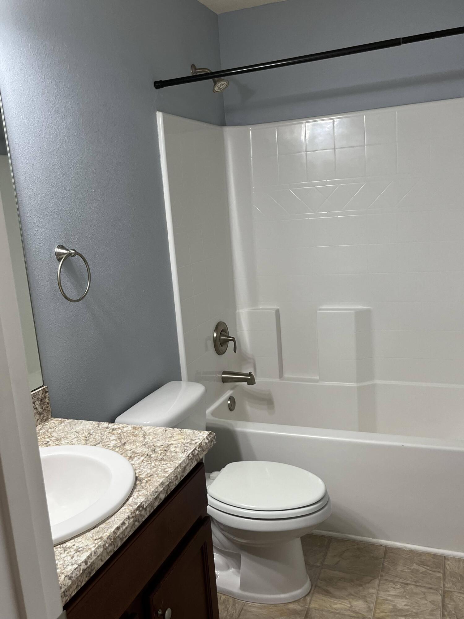 737 Atlantis Road SE