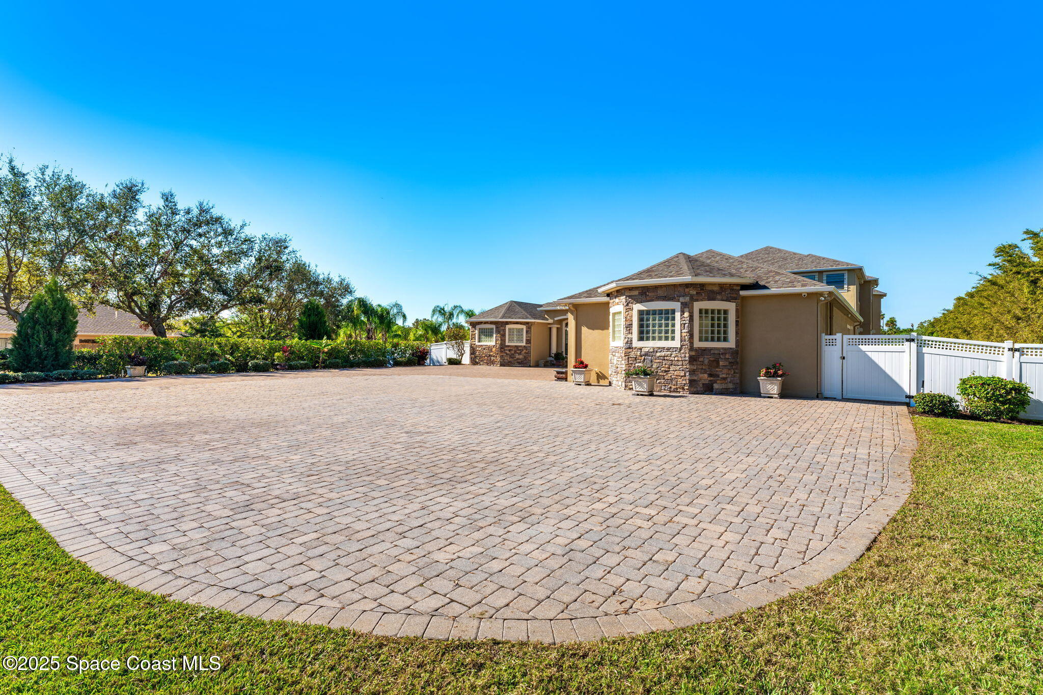 4022 Tradewinds Trail